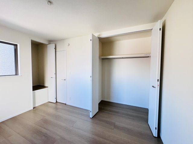 松戸市松戸新築戸建の収納|6帖洋室収納・クローゼット２つでたっぷり収納♪