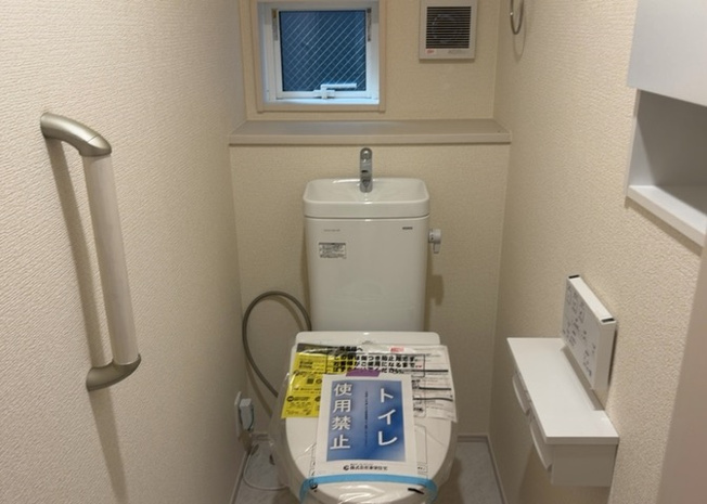 【トイレ】 | トイレは大きさや形、機能、抗菌性などが異なる多種多彩なタイプが各メーカーから出ています。それぞれに良さがあるため、事前にどういったタイプのトイレがいいのかをご家庭内で決めて、内見に行くといいでしょう。