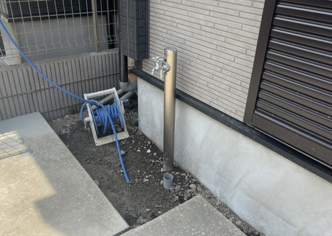 【設備】 | 敷地内には、散水栓や立水栓があります。水道水を直接利用できるため、水を運ぶ手間を省くことが出来ます。大量の水を必要とする洗車作業や清掃などに役立ちます。その他設備とあわせて、現地でご確認ください。