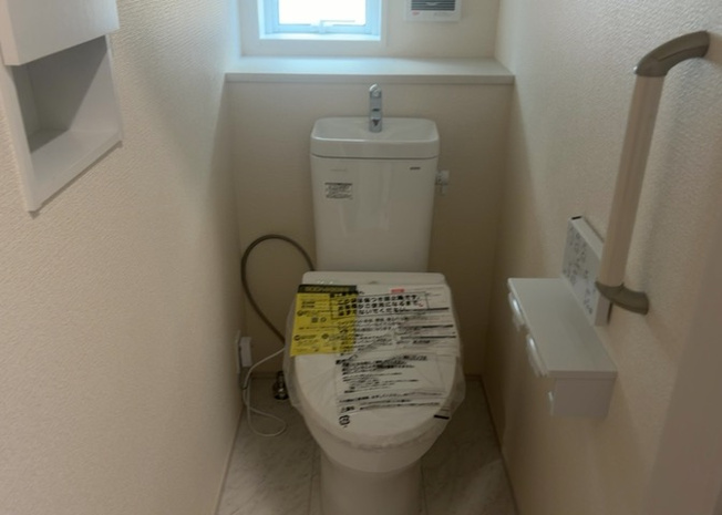 【トイレ】 | トイレは大きさや形、機能、抗菌性などが異なる多種多彩なタイプが各メーカーから出ています。それぞれに良さがあるため、事前にどういったタイプのトイレがいいのかをご家庭内で決めて、内見に行くといいでしょう。
