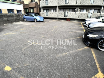 【駐車場】 | アヴェニール上六名 | 駐車場に車を止められます