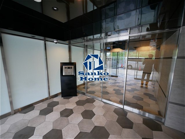 AZEST北千住のエントランス