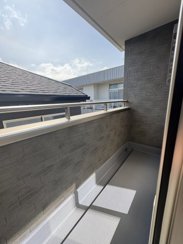 【バルコニー】 | 福岡市南区長住5丁目第8　2号棟（全3棟）【仲介手数料無料・0円】 | 現地写真。