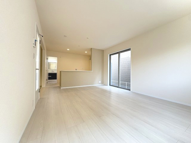 【居間・リビング】 | 福岡市南区長住5丁目第8　2号棟（全3棟）【仲介手数料無料・0円】 | 現地写真。