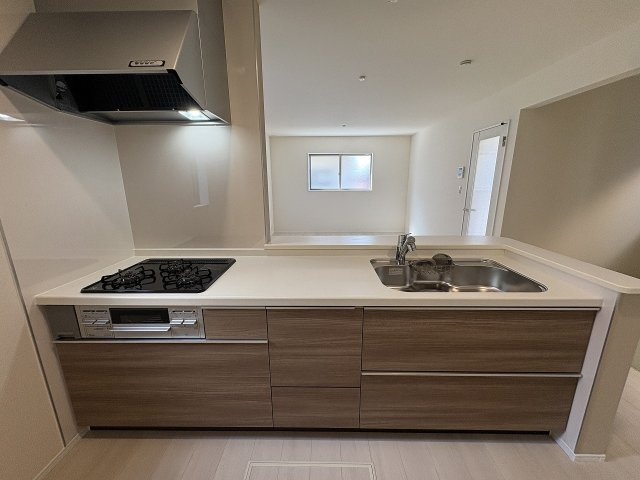 【キッチン】 | 福岡市南区長住5丁目第8　2号棟（全3棟）【仲介手数料無料・0円】 | 施工例。施工例は完成時と異なる場合があります。

