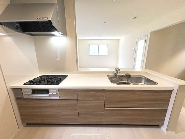 【キッチン】 | 福岡市南区長住5丁目第8　2号棟（全3棟）【仲介手数料無料・0円】 | 現地写真。
