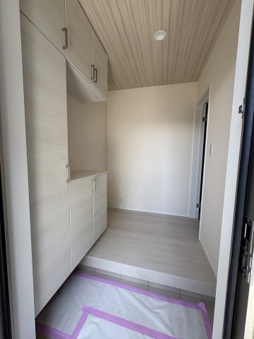 【居間・リビング】 | 福岡市南区長住5丁目第8　2号棟（全3棟）【仲介手数料無料・0円】 | 現地写真。リビングです。