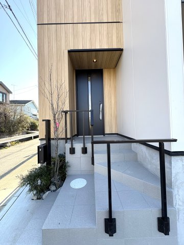 Quiet Luxury in KAMAKURA ― 西鎌倉9min、片瀬山12min ―の玄関