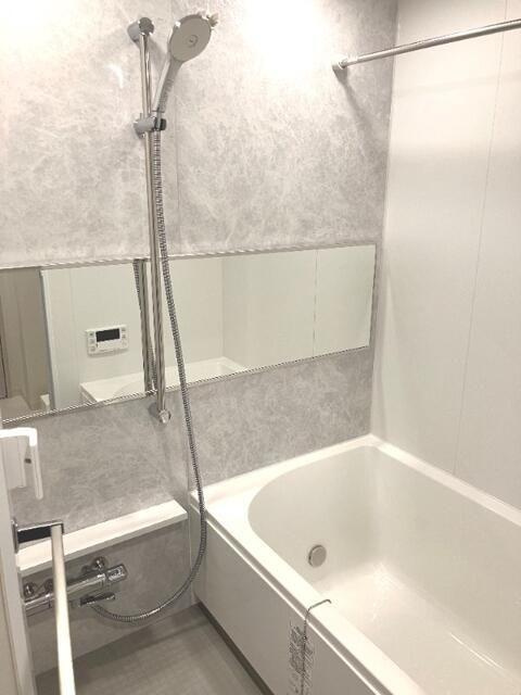 クリオラベルヴィ新富町の浴室