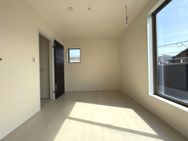 【寝室】 | 福岡市南区長住5丁目第8　3号棟（全3棟）【仲介手数料無料・0円】 | 現地写真。2階主寝室です。