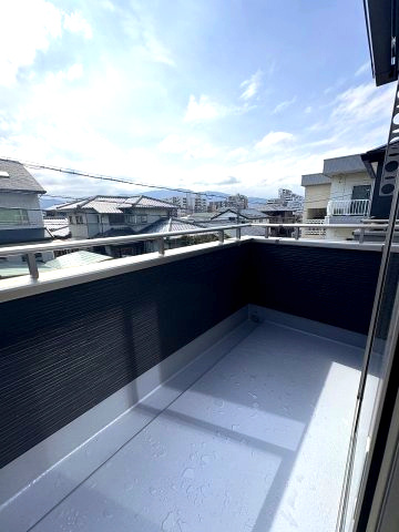 【バルコニー】 | 福岡市南区長住5丁目第8　3号棟（全3棟）【仲介手数料無料・0円】 | 現地写真。