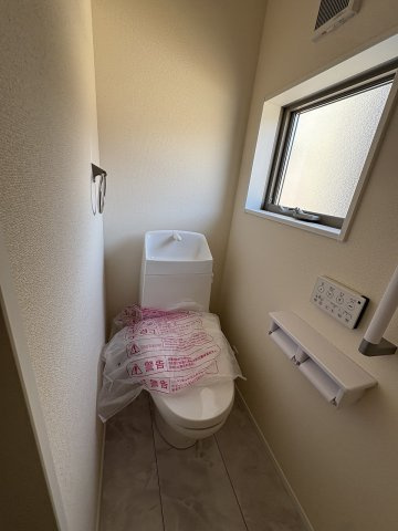 【内装】 | 福岡市南区長住5丁目第8　3号棟（全3棟）【仲介手数料無料・0円】 | 施工例。2階にもトイレです。施工例は完成時と異なる場合があります。