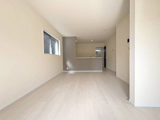 【居間・リビング】 | 福岡市南区長住5丁目第8　3号棟（全3棟）【仲介手数料無料・0円】 | 現地写真。