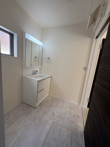 【洗面所】 | 福岡市南区長住5丁目第8　3号棟（全3棟）【仲介手数料無料・0円】 | 施工例。施工例は完成時と異なる場合があります。