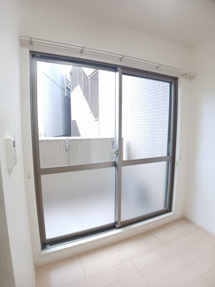 【バルコニー】 | プリムローズ宝町 | 外からの目が気にならないバルコニーで洗濯物が干せます