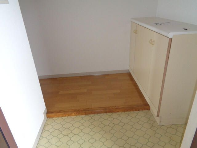 市川市福栄３丁目の賃貸マンションの玄関