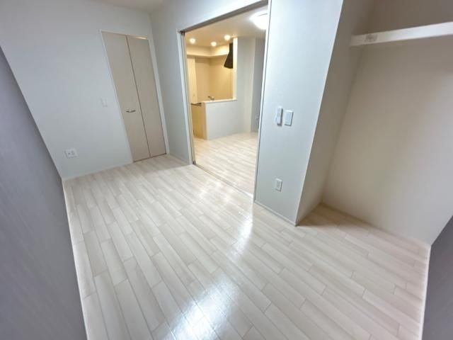 福岡市西区田尻１丁目のアパートの洋室
