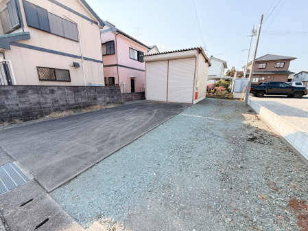 細江町中川倉庫の駐車場