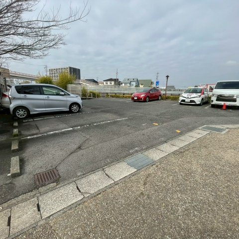 カーサジオの駐車場