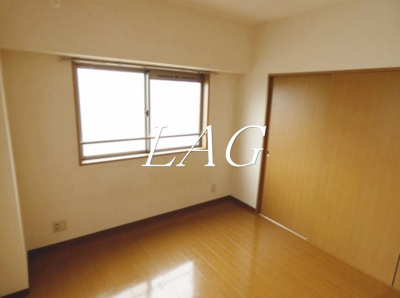 【居間・リビング】 | プリオール・オオフチ | 洋室のお部屋です。