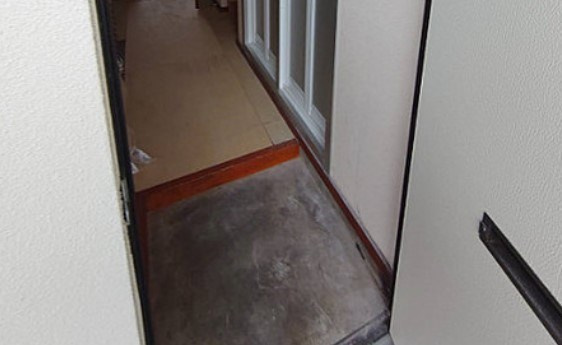 エステート峯の玄関