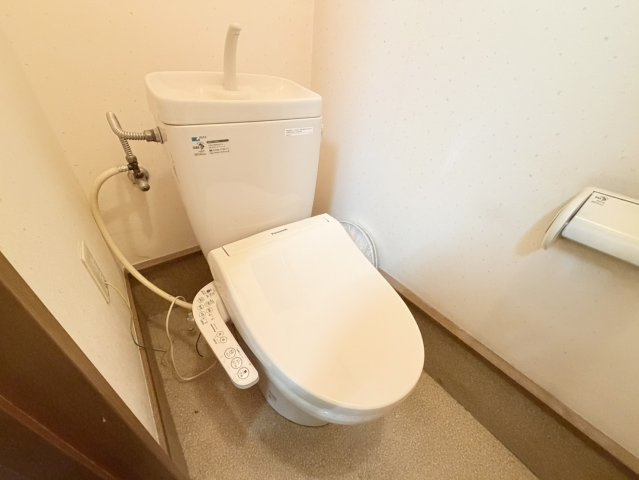 神戸市長田区御屋敷通六丁目中古戸建のトイレ