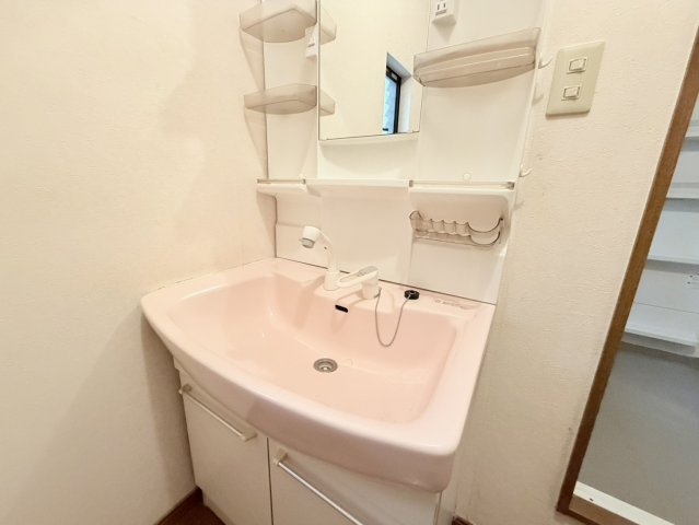 神戸市長田区御屋敷通六丁目中古戸建の独立洗面台