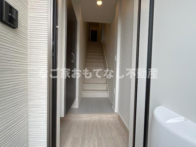 【玄関】 | 仮）清須市助七２丁目新築アパート | 同タイプ写真