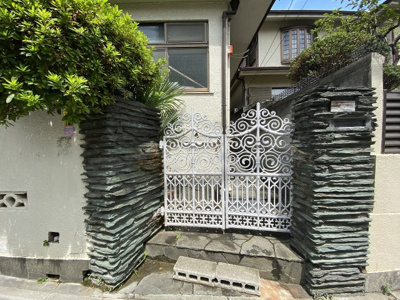 【エントランス】 | 永石ハウス | 落ち着いたエントランスです