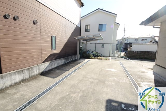 ハイツイベールの駐車場