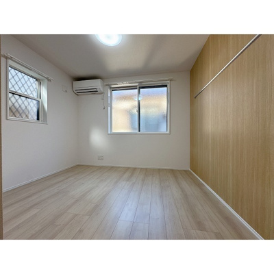 【居間・リビング】 | ラフィーネ三ッ沢南町 | 2面採光の洋室♪