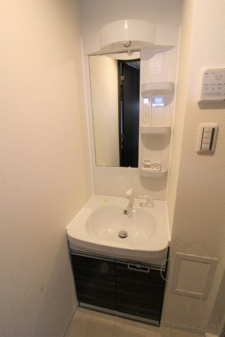 セオリー大阪アーバンレストの独立洗面台