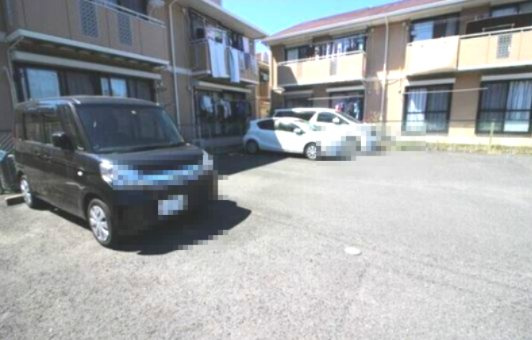 セジュール泉ヶ丘A棟の駐車場