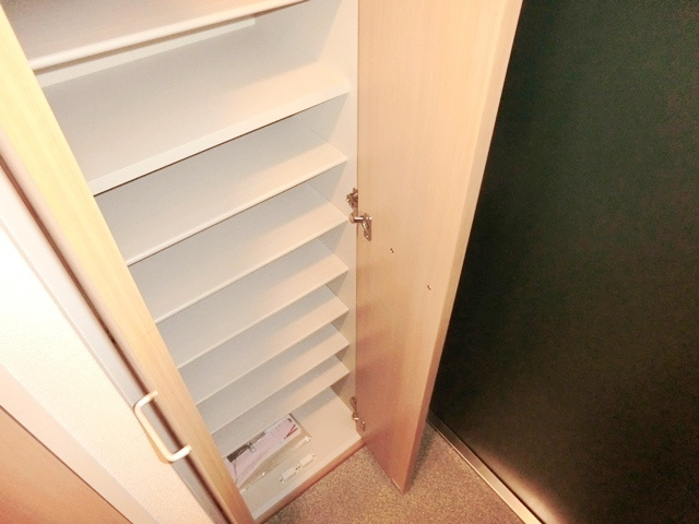 ルペール浦和の玄関|★玄関にトールタイプのシューズボックスを設置しています。★