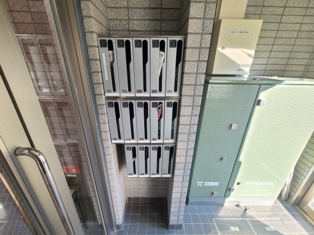 ルペール浦和のロビー|★１階共用部に各戸の集合ポストを設置★