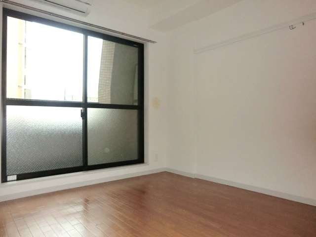 ルペール浦和の居間・リビング|★洋室６帖の居室画像です★