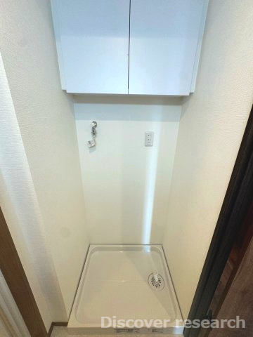 コーラル京王堀之内のランドリースペース|【ランドリースペース】
上部に収納棚が設けられてあるので洗剤などの小物を綺麗に収納しておくことができます。