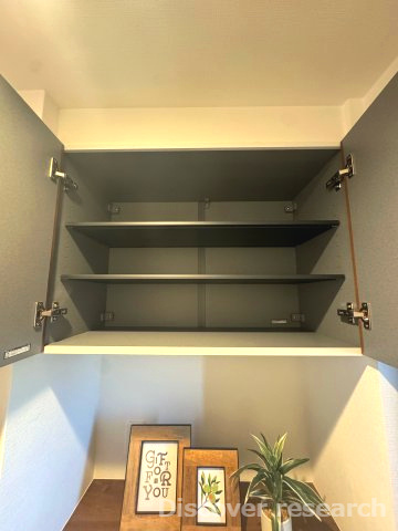 コーラル京王堀之内の玄関|【シューズボックス】
上部にもシューズボックスがあります。上下で使用頻度事に靴を分けても良さそうですね。