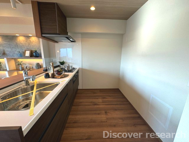 コーラル京王堀之内のキッチン|【キッチン】
冷蔵庫や食器棚などを配置しても余裕がありそうなキッチンスペースです。