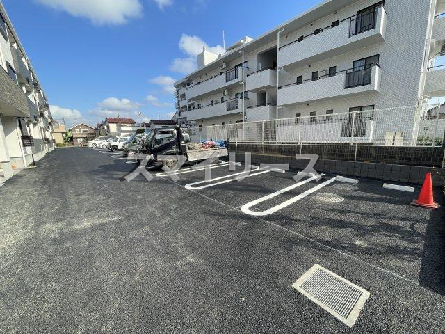 エクセルメゾン南流山の駐車場