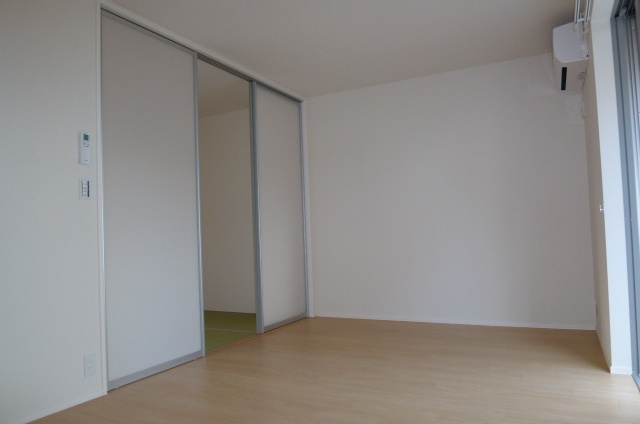 ＢＯＲＩＫＩ　あさかの寝室|★フローリングのお部屋です★