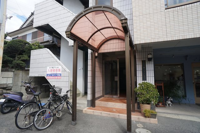 ダイワ第三マンションのエントランス