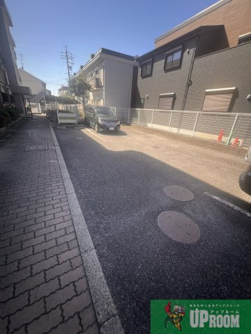 サニーコート朝宮の駐車場