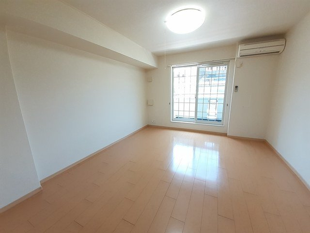 レーベン　スクエア　Ⅱ号館の内装|明るい室内です