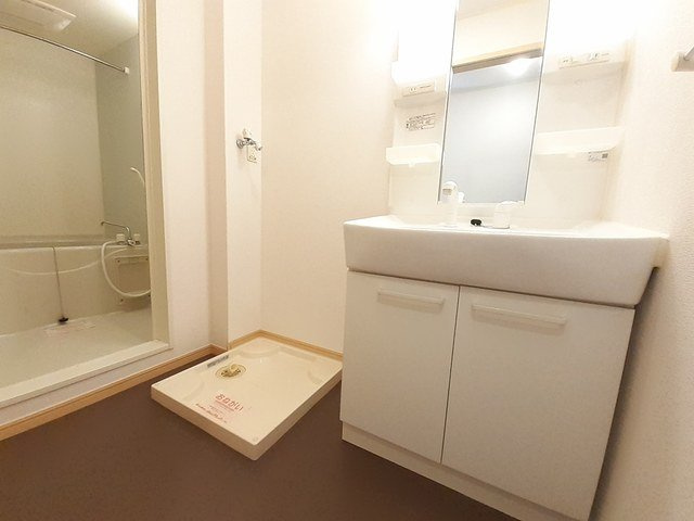 レーベン　スクエア　Ⅱ号館の洗面所|広い洗面スペース