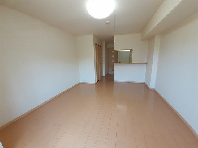 レーベン　スクエア　Ⅱ号館の内装|明るい色調の室内です