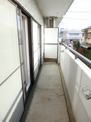 【バルコニー】 | センチュリー北本 | ※同タイプの別の部屋の写真です。