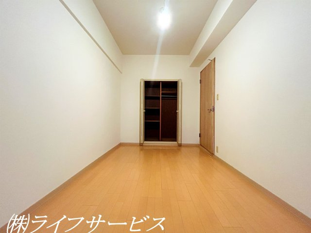 【洋室】 | ファミールハイツ北大阪５号棟 | 洋室6.4帖／クローゼット有