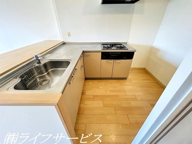 【キッチン】 | ファミールハイツ北大阪５号棟 | Ｌ字型のカウンター付システムキッチン