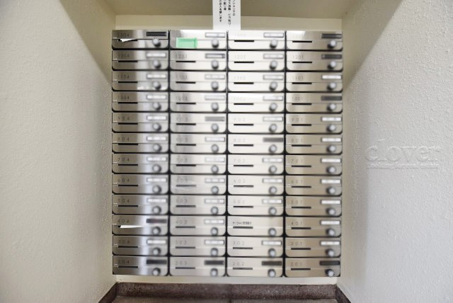【設備】 | 方南町サーラ442 | 郵便物を受け入れる住民共用のポスト。「集合ポスト」とも呼びます。ここもまた、マンションの「顔」のひとつです。～即日のご見学可能～　お問合せはお気軽にどうぞ。